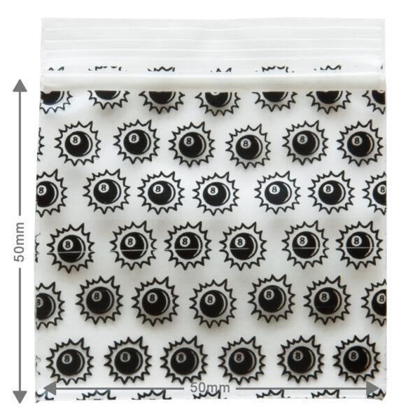 Kleine ziplock zakjes met Eightball print, ook wietzakjes genoemd hebben een afmeting van 5x5cm